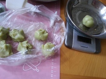 step13: 將以雪好的冰皮平均分16份