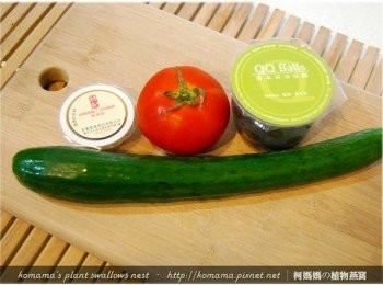 step1: 準備祥記紫蘇梅汁、黑木耳QQ圓、小黃瓜、牛番茄與氣泡水等<span class="group_1">食材</span>。