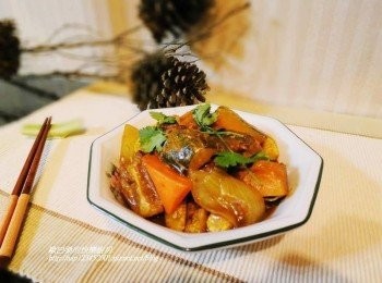step5: 盛起ˊ擺上香菜點綴ˊ香濃味美【咖哩嫩排燉時蔬】就完成囉。