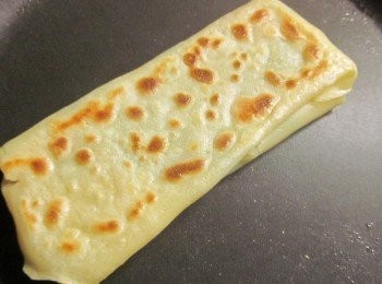 step6: 作法5.再對折,煎到兩面金黃色,稍涼切成適量大小即可