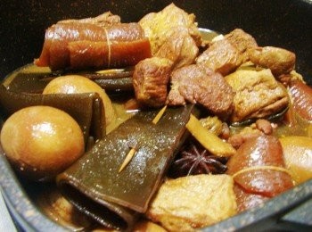 step6: <span class="group_1">材料</span>沒有限定ˊ喜歡什麼就放什麼 (因為我們不敢吃肥肉ˊ所以全用瘦肉)ˊ 其他食材也一樣ˊ根據喜好做決定ˊ 八角不愛可省略ˊ喜歡辣ˊ自己加入辣椒ˊ 油油亮亮ˊ超入味ˊ每一口都讓人大大滿足~~ 今天晚餐就全靠這鍋囉~~