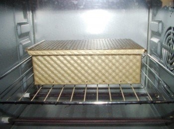 step5: 11.烤箱預熱完成將烤模蓋子蓋上ˊ送入烤箱烤35~38分鐘