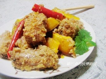 step7: 五香蒸肉粉在一般超市或賣場都可以買得到ˊ 本身味道就非常棒ˊ但為了讓肉更有味道ˊ 也方便沾裹上蒸肉粉ˊ所以還是要先醃漬過喔ˊ 豐富又讓人滿足的口感ˊ做法也相當輕鬆方便ˊ 喜歡的趕緊試試看。