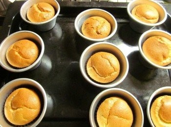 step6: 將麵糊倒入模型8分滿,烤20分即可出爐