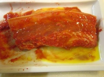 step4: 將蛋液倒入3.中(不須太多,主要是要沾地瓜粉用)