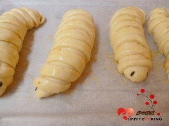 step11: 用170度烤12~15分,表面金黃時取出就完成了(依個人烤箱調整時間)