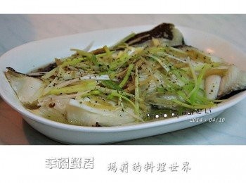 step5: 如此簡簡單單就能為餐桌添一道美味的料理 這味的《清蒸鱈魚片》真得很好吃 哥哥跟弟弟幾乎要將整盤給吃個精光 就連一歲多的小小孩都能光靠這盤就吃下半碗多的飯喔！！