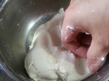 step10: 將糯米粉搓成麵團