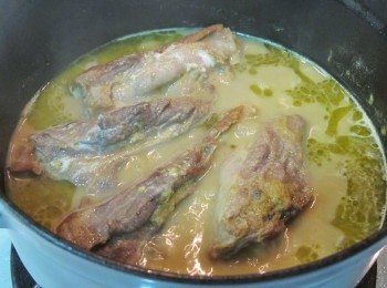 step3: 倒入椰奶，繼續熬煮40分鐘。