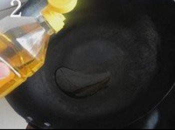 step2: 關火後倒入幾滴油，不用放太多，一點點就可以