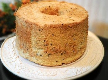 step8: 膨鬆濕潤的【山藥芝麻戚風蛋糕】就完成囉。