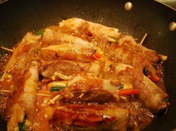 step5: 淋上<span class="group_2">照燒醬汁</span>，中大火煮至收乾即可