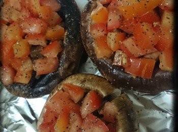 step3: 5) 曬上少許黑胡椒粉、鹽及橄欖油