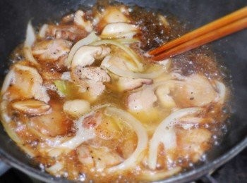 step5: 接著倒入事先拌勻的<span class="group_3">調味2</span>煮沸入味