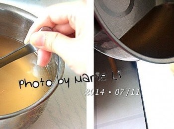 step4: 將茶凍粉調勻後的《鮮柚茶凍》
會有點稠密感
趁熱倒進已裝好新鮮水果的杯子裡
待涼後自然就會凝結成凍狀了