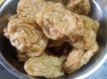 step5: 這是炸麵根而不是火鍋用的山根,麵根煮好後是厚肉而有咬口.