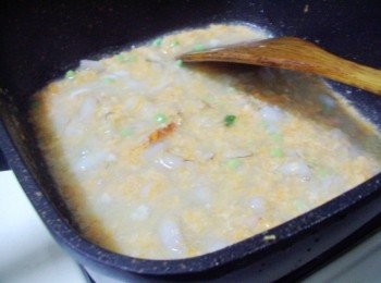 step7: 步驟7最後將完成的醬汁淋於雞蛋豆腐上就完成囉~