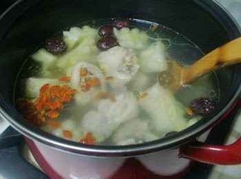 step4: 完成前再加入枸杞子ˊ帶出自然甜味即可