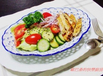 step7: 有肉有蔬菜的雙重口感ˊ很讓人滿足的簡單輕食ˊ 芝麻如果再事先烘烤一下ˊ味道更香喔。 喜歡的ˊ動手試試看^^