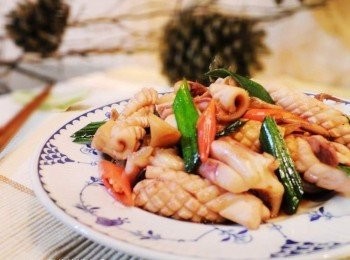 step5: 開胃又下飯的"蒜炒魷魚杏鮑菇"就完成囉。