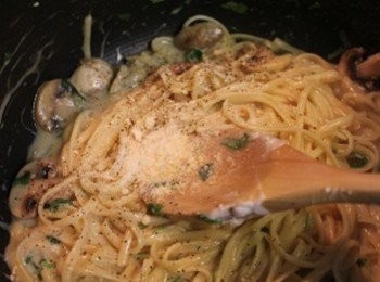 step7: 煮到喜愛的稠度後, 加起司粉/黑胡椒/鹽巴調味