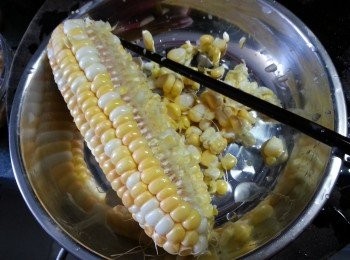 step3: 新鮮栗米拆粒