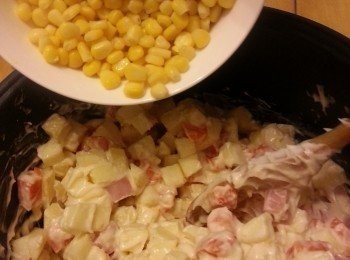 step10: 再將蘋果.啤梨.栗米粒.火腿粒拌勻