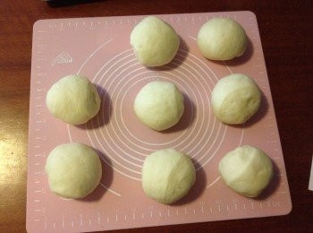 step3: 分割每份65gx8份, 滾圓