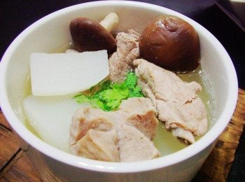 step6: 6.盛碗湯ˊ灑上少許香菜和白胡椒....人間美味耶~~