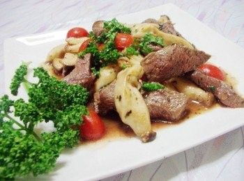 step9: 簡單又美味的白酒杏鮑菇牛肉 就完成囉~