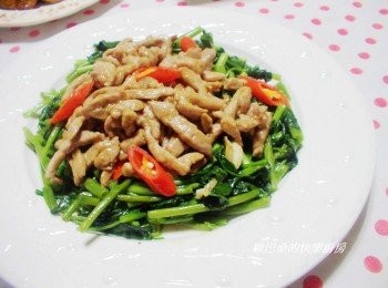 step5: 簡單快速的【肉絲炒空心菜】就完成囉。