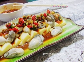 step7: 滑嫩細緻雞蛋豆腐搭配上鮮甜肥美青蚵ˊ 還有超夠味<span class="group_2">調味</span>醬ˊ是夏季不能錯過的迷人料理喔。 趕緊動手試試看。