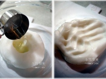 step4: 接著倒入橄欖油後，揉到光亮