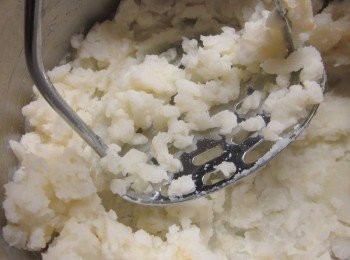 step2: 馬鈴薯趁熱壓成泥