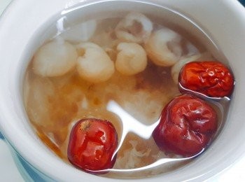 step5: 加入熱水，蓋上蓋子。