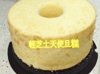 step9: 出爐後立即離枱約六吋"dun"二下，倒扣放涼，脫模後可食用！雪凍效果更好！^^