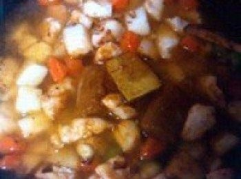 step5: 倒入清水沫過全部<span class="group_1">食材</span>就可以，放入咖哩塊。（其實經過2-4步<span class="group_1">食材</span>都是熟的了，5以後的步驟是燉咖哩入味）