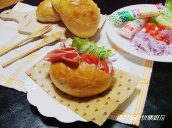 step7: 美味營養ˊ也絕對安全的芙蓉豆腐沙拉餐包就完成囉。