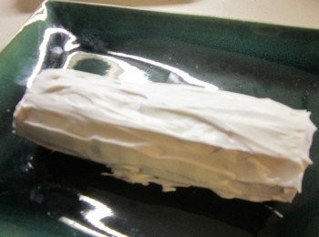 step5: 塗上鮮奶油,放冰箱約半天固定