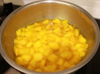 step4: 開火煮到6分鐘左右，會變得稍微糊糊的。熄火。