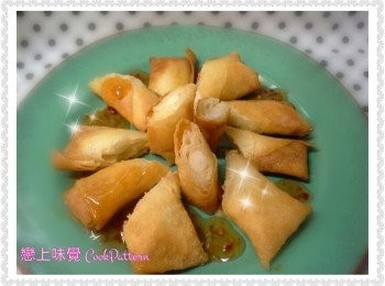 step5: 放入滾油炸至金黃即可。