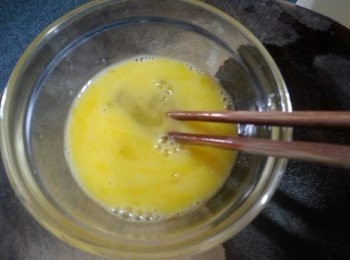 step3: 雞蛋打成蛋漿備用