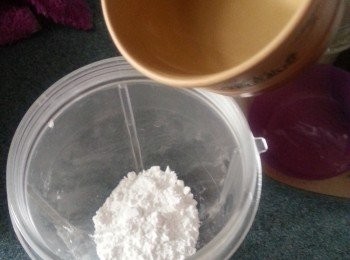 step8: 澄麵用熱水(約10g)沖入攪拌,蓋上蓋焗片刻