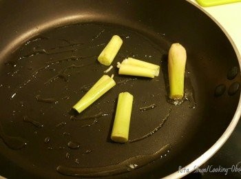 step3: 熱油爆剩餘香茅，讓油沾上香茅味