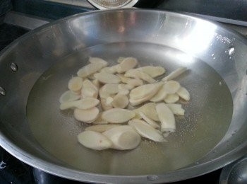 step3: 用滾水將子薑烚15分鐘(去除辣味)取出瀝乾水份