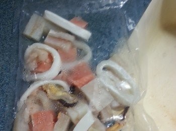step2: 急凍雜錦海鮮解凍洗淨