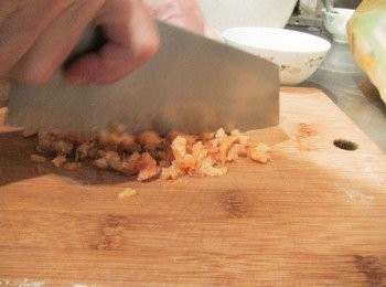 step1: 備料：蝦米泡水切末