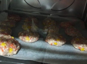 step9: 入烤箱 , 220度 , 烤40分鐘