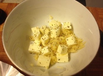 step10: 加入牛油, 和香草後攪勻備用