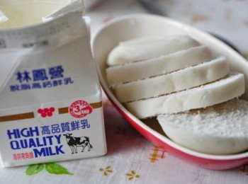 step1: 將冷藏過的饅頭取出(有些硬度)切片狀